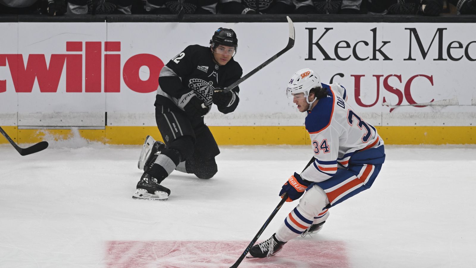 Oilers Colton Dach (34) controls the puck