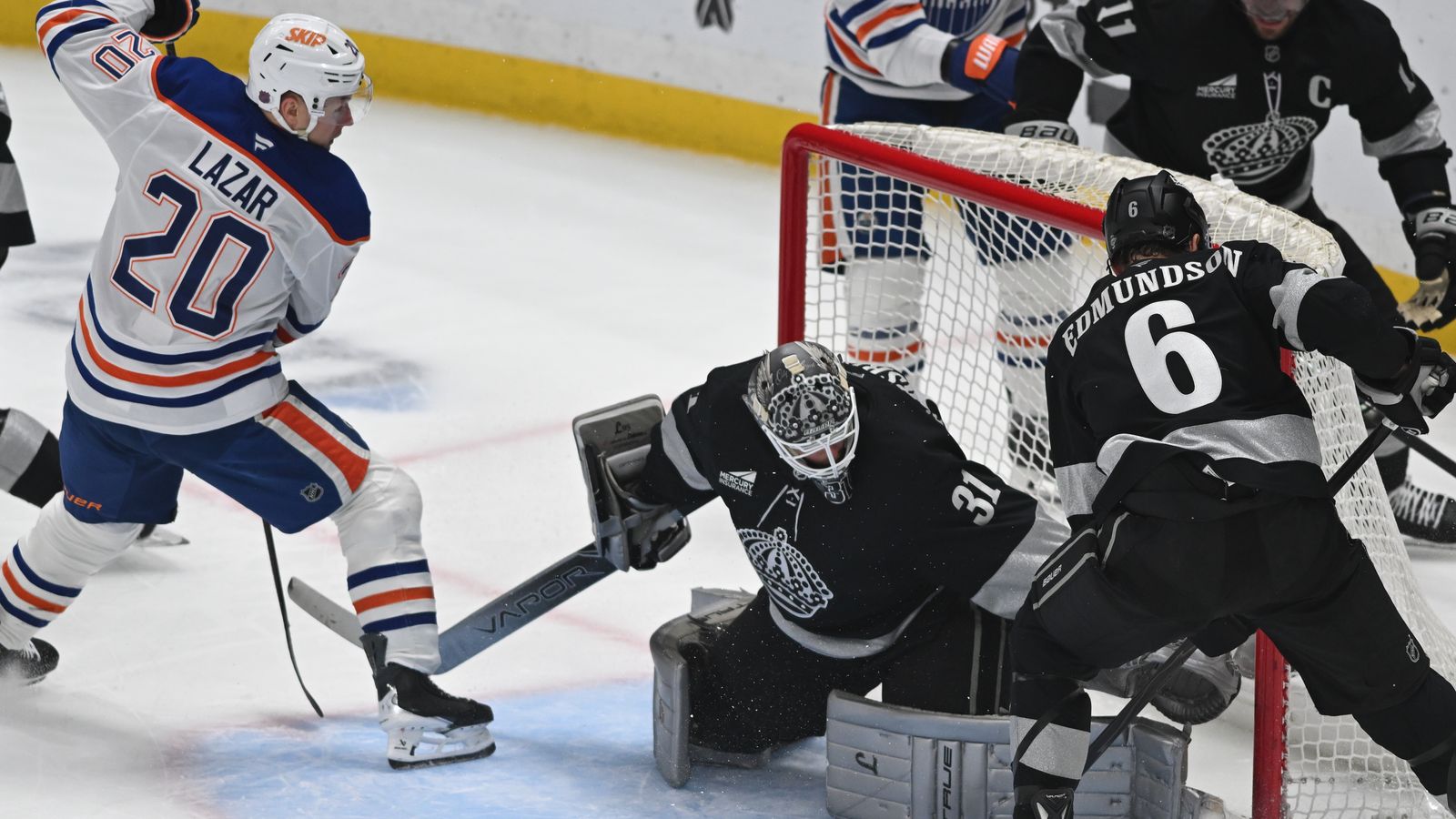 Kings Anton Forsberg (31) makes a save