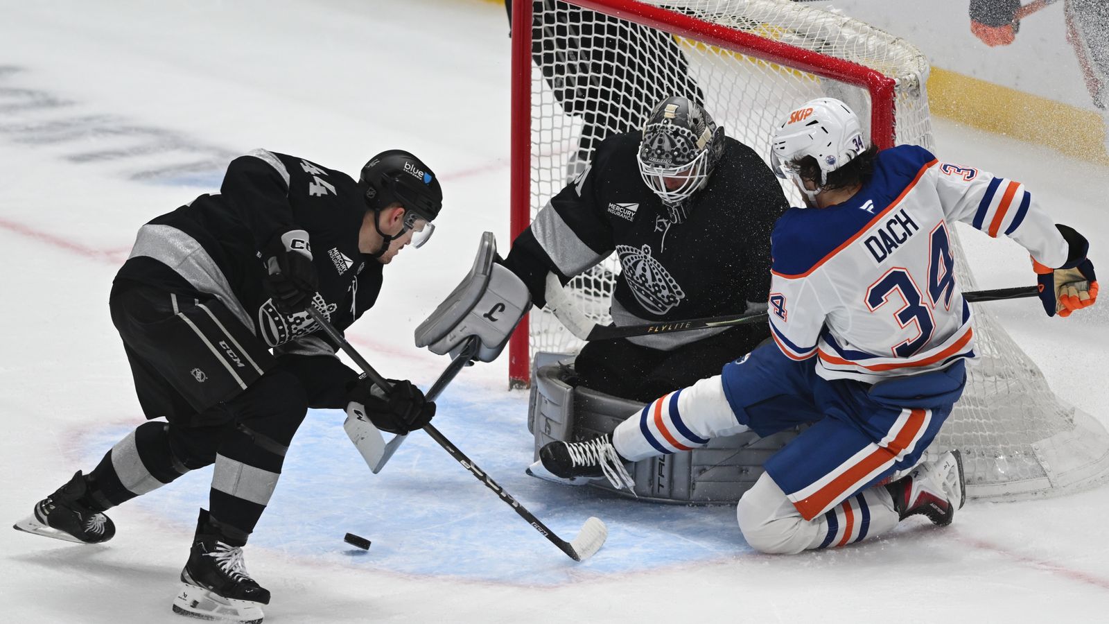 Kings Anton Forsberg (31) makes a save
