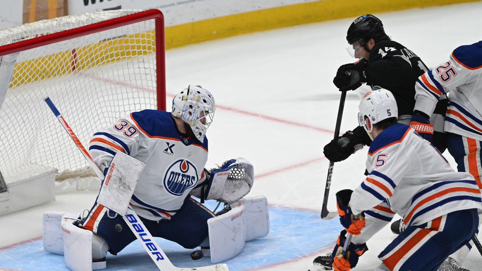 Oilers Connor Ingram (39) makes a save