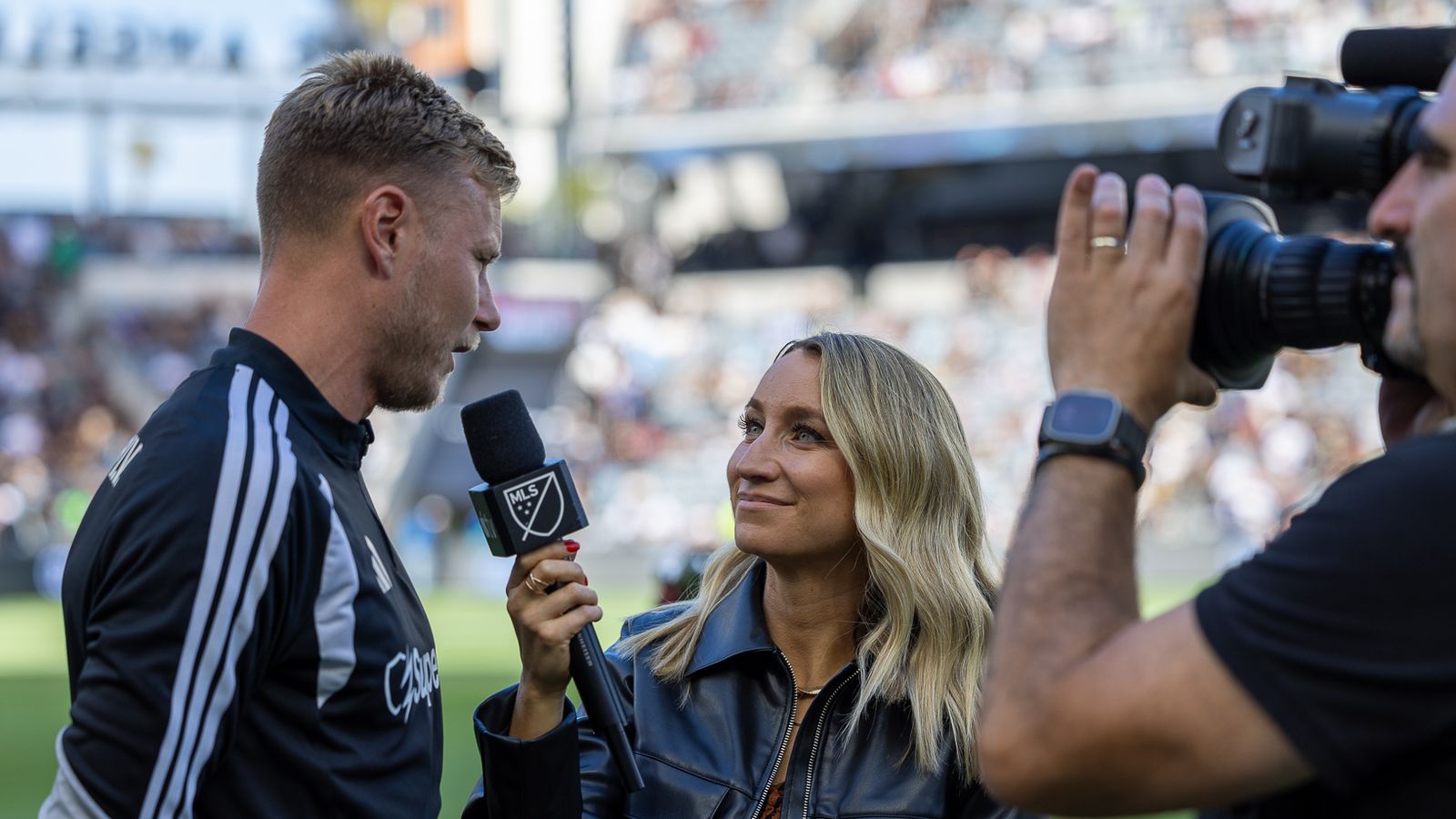 Jillian Sakovits (host and sideline reporter) interviews Andy Rose