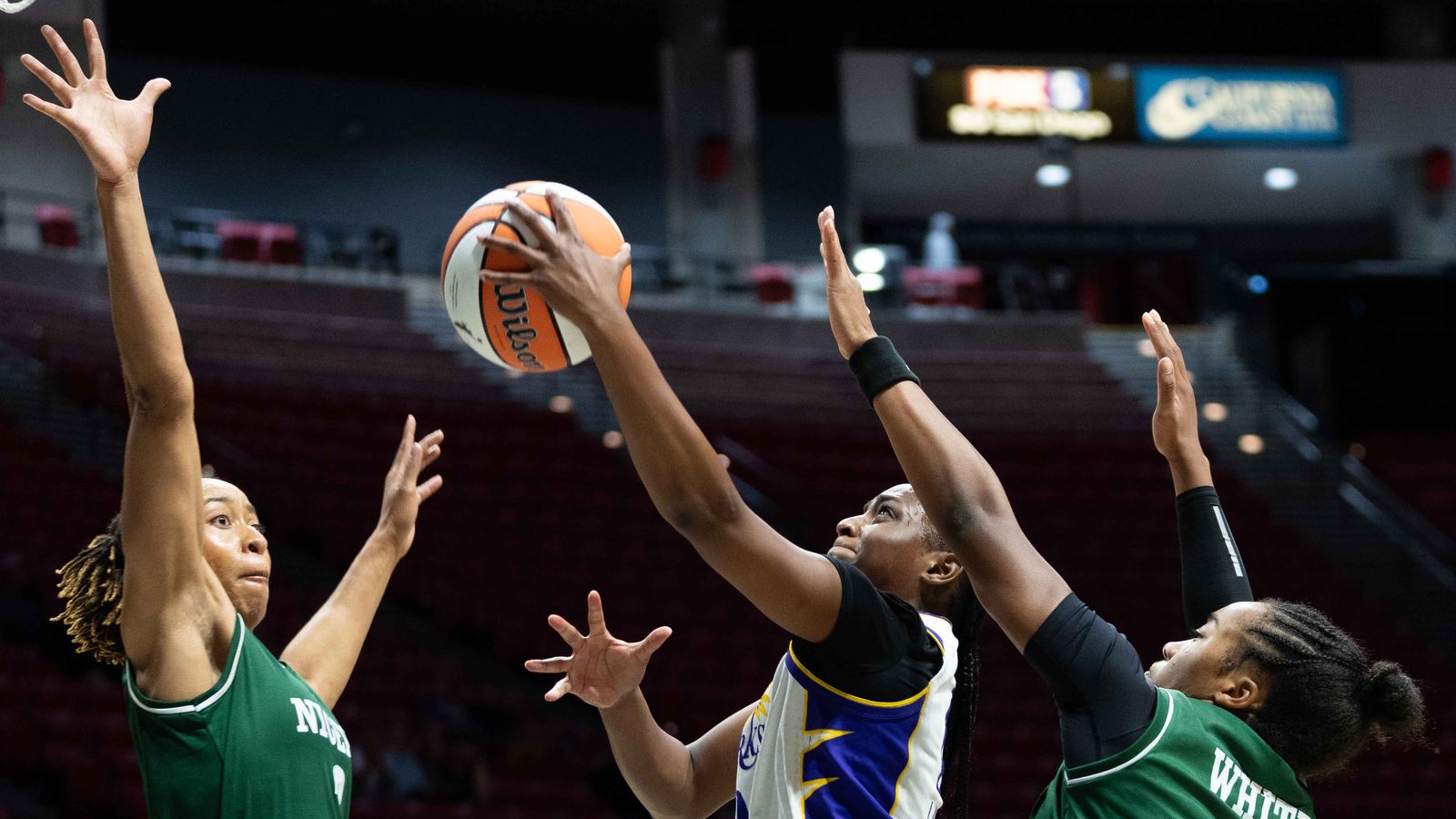 Sparks Ta’Niya Latson (0) takes a lay-up