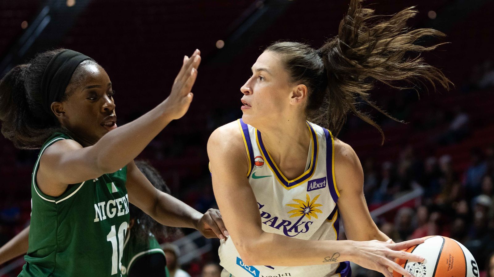 Sparks Sevgi Uzun (10) looks for the open teammate