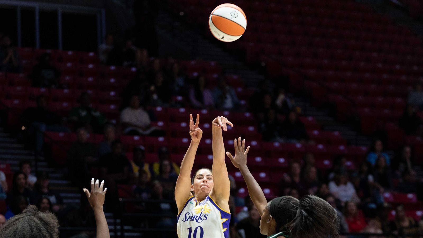 Sparks Kelsey Plum (10) shoots the ball