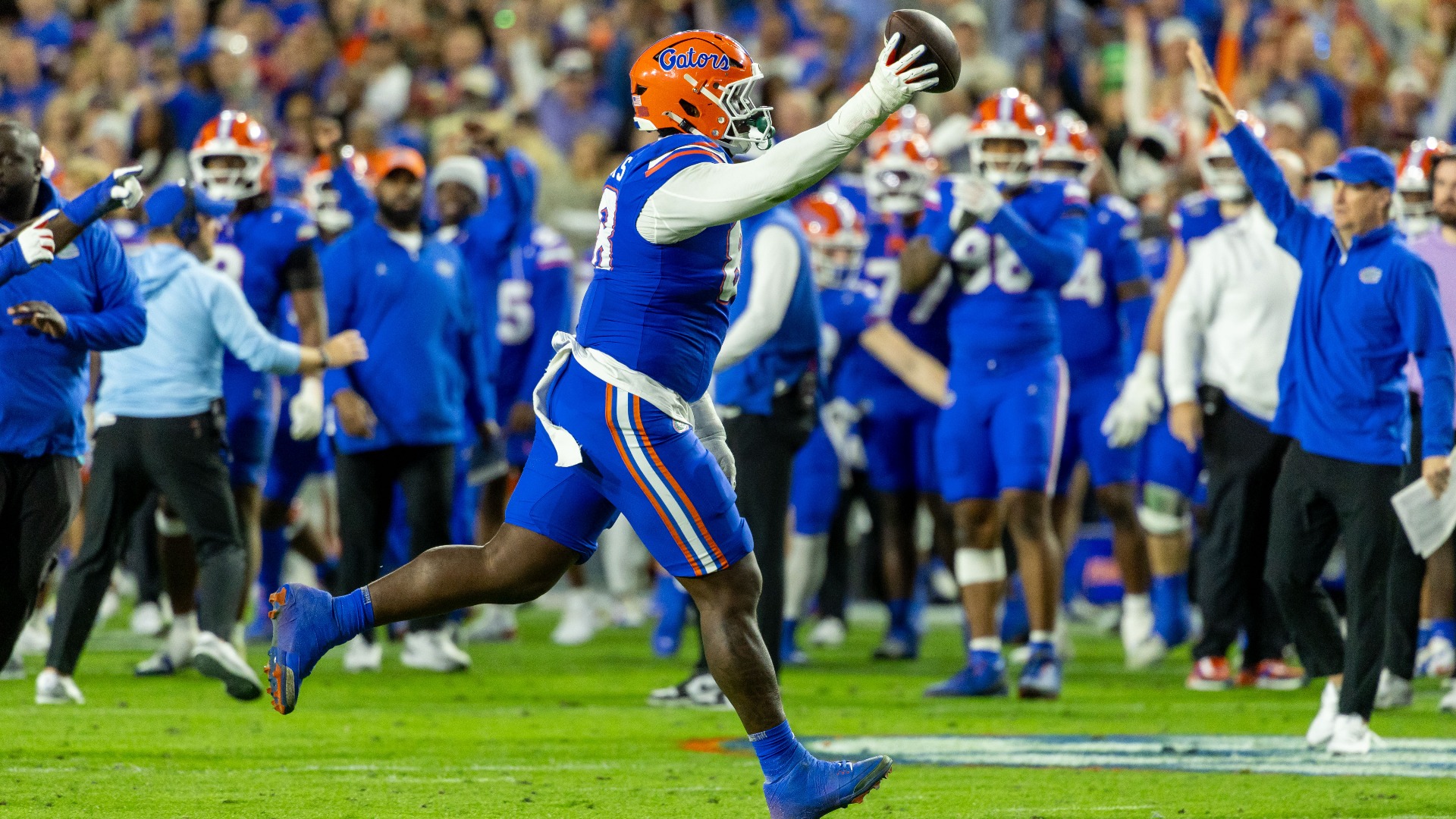 #26 Buffalo Bills: Caleb Banks, DT, Florida