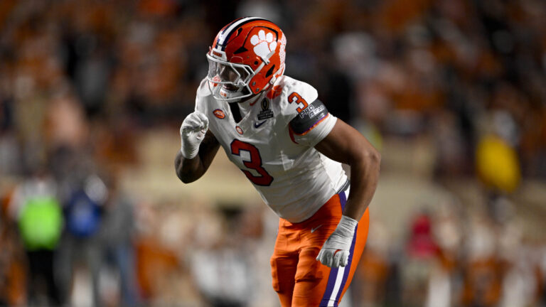 25) Chicago Bears: EDGE T.J. Parker, Clemson