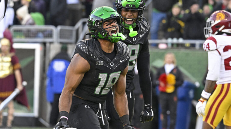 15) Tampa Bay Buccaneers: TE Kenyon Sadiq, Oregon