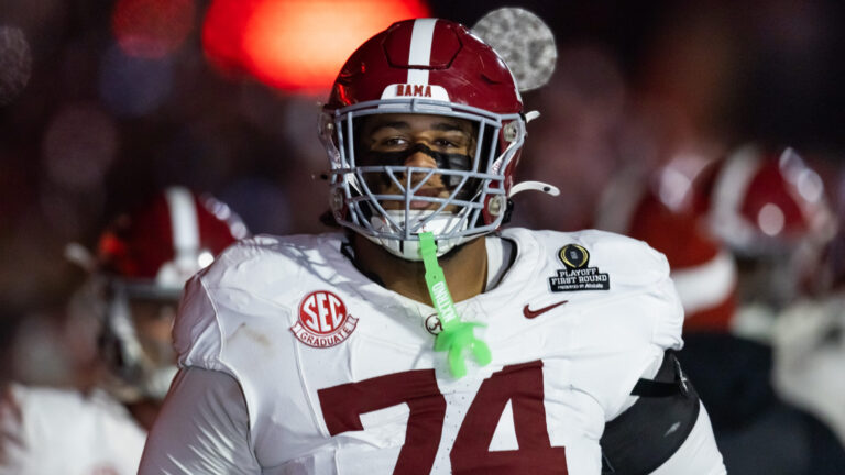 25) Chicago Bears: OT Kadyn Proctor, Alabama
