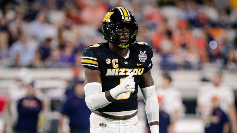 25) Chicago Bears: DE Zion Young, Missouri