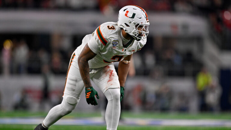 15) Tampa Bay Buccaneers: EDGE Akheem Mesidor, Miami