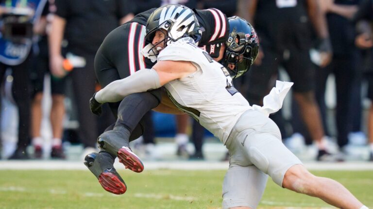 Safety: Dillon Thieneman, Oregon (No. 15)