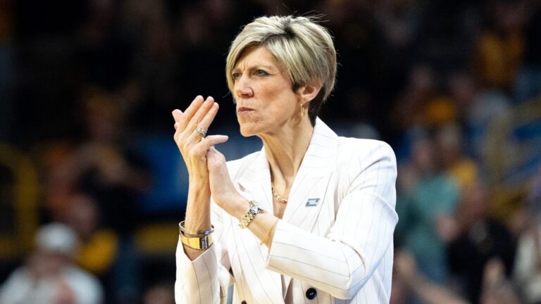 2) Iowa Hawkeyes
