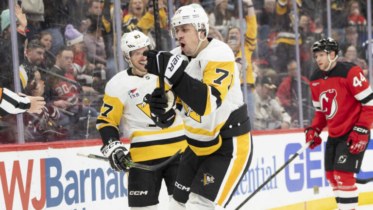 Round 1: Pittsburgh Penguins vs Philadelphia Flyers
