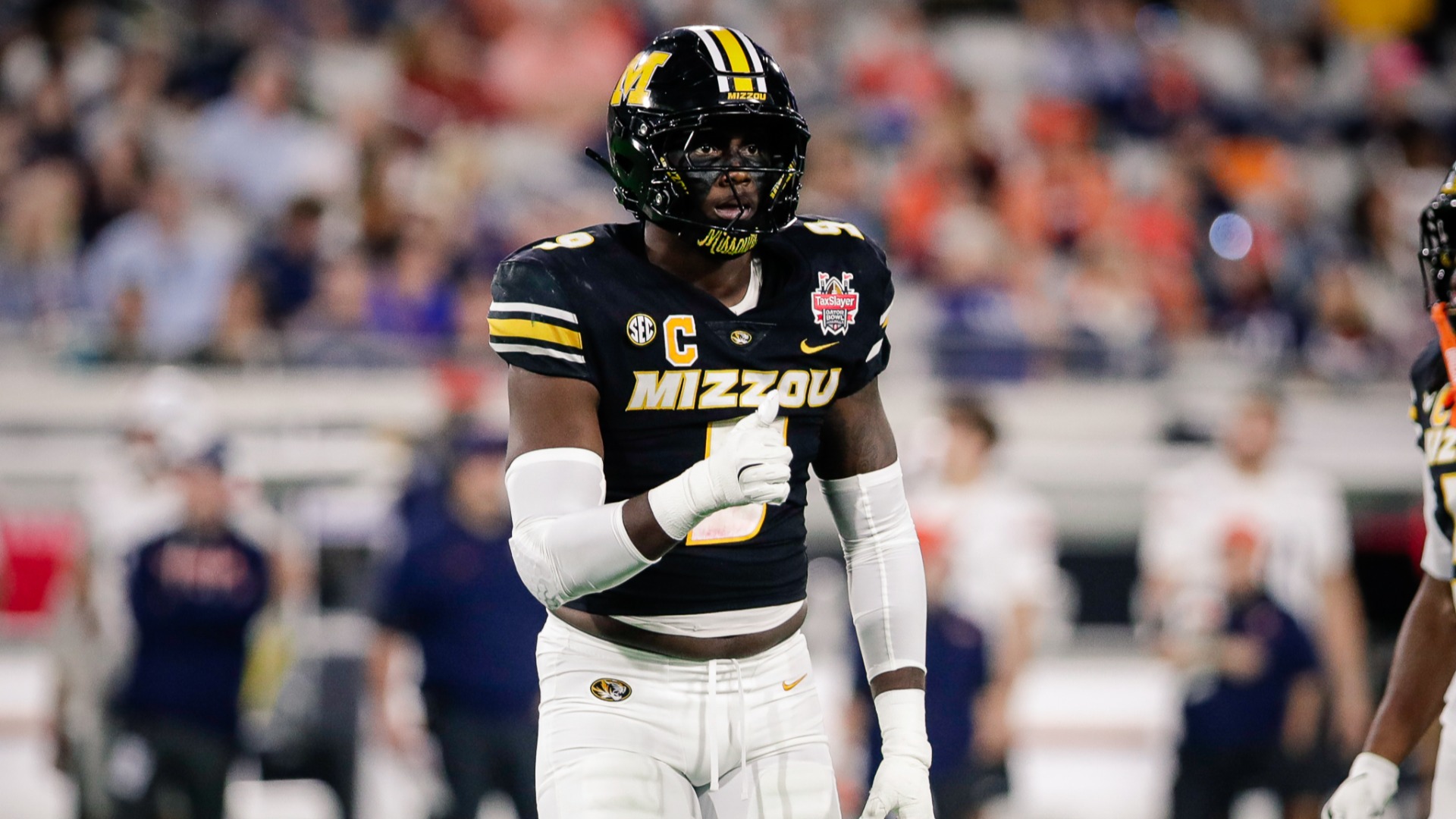 #35 Tennessee Titans: Zion Young, EDGE, Missouri