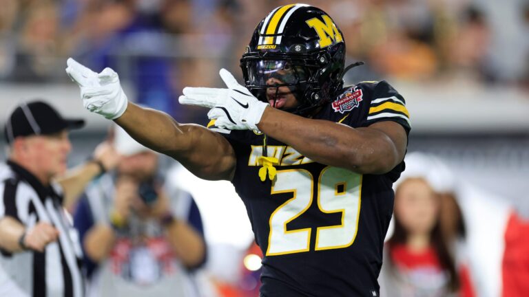 25) Dallas Cowboys (via Green Bay Packers) - Ahmad Hardy, RB, Missouri, Junior