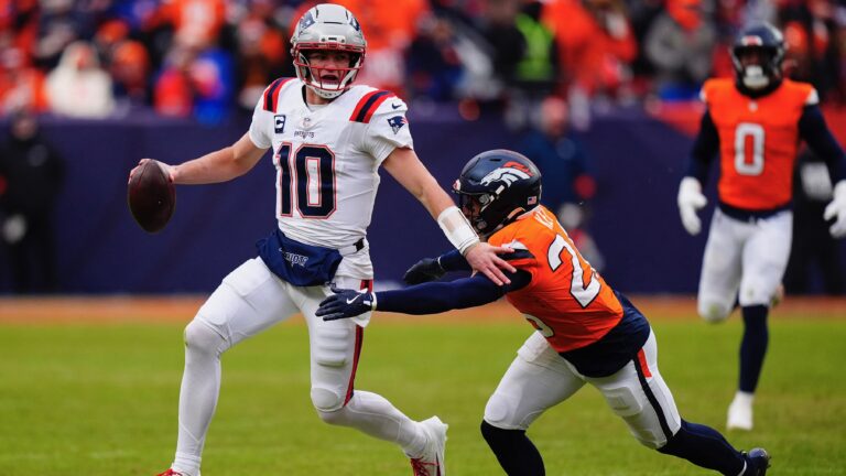 Week 17: Denver Broncos at New England Patriots