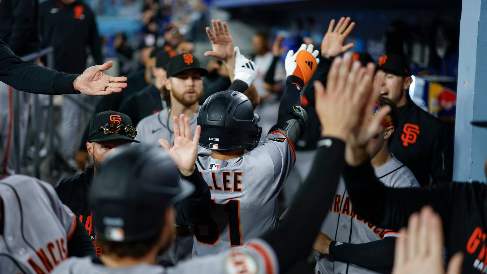 Jung Hoo Lee's victory run after a home run at Dodger Stadium.