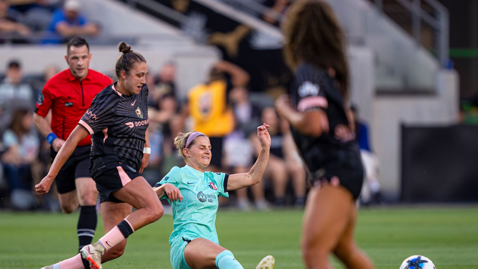 Bayley Feist tackles during NWSL match in Los Angeles