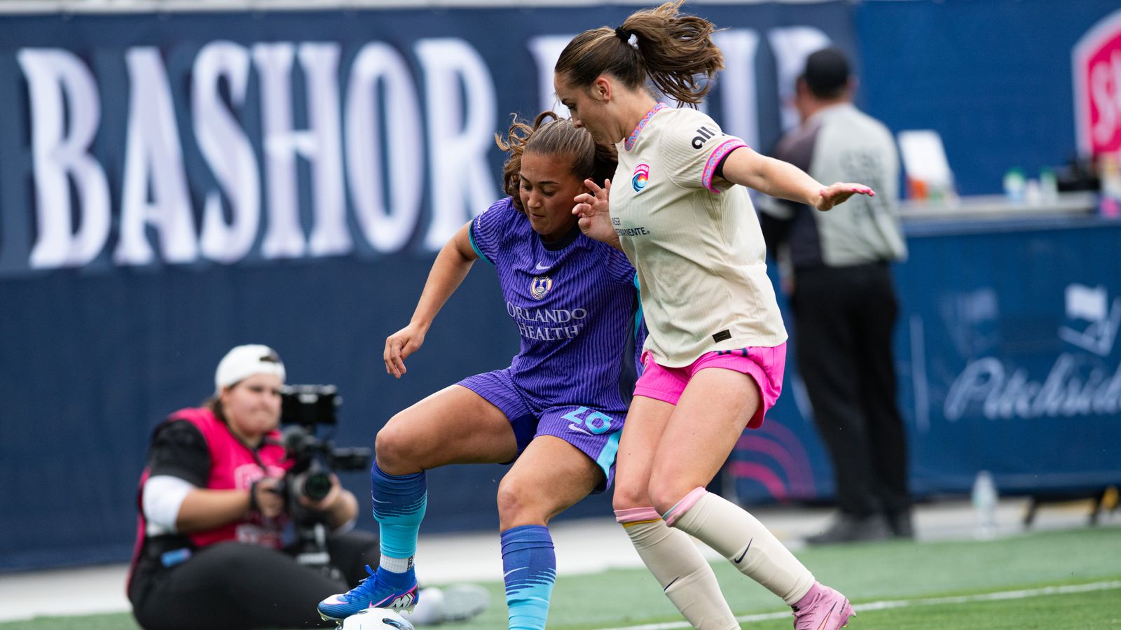 Summer Yates controls the ball for Orlando Pride SC