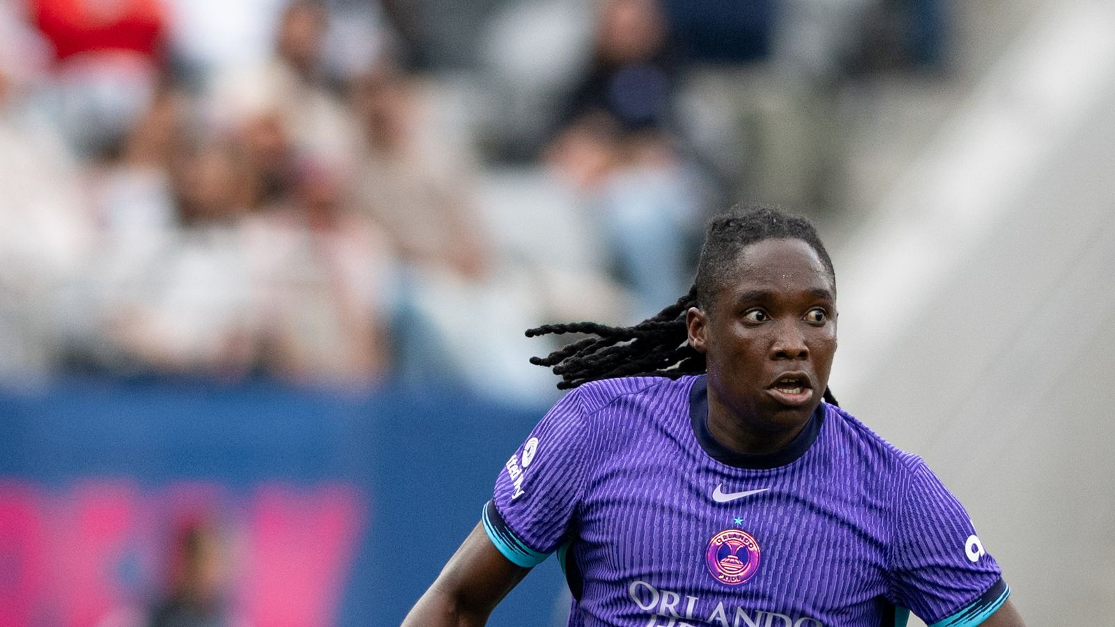 Barbra Banda dribbles during Orlando Pride's NWSL game