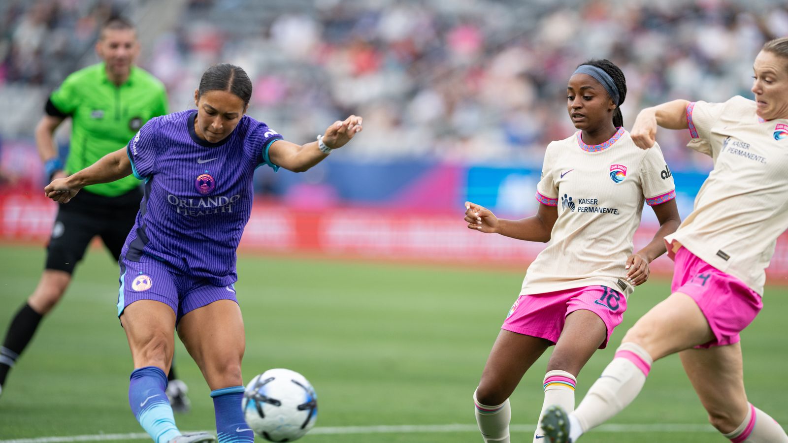 Seven Castain attempts a goal for Orlando Pride SC