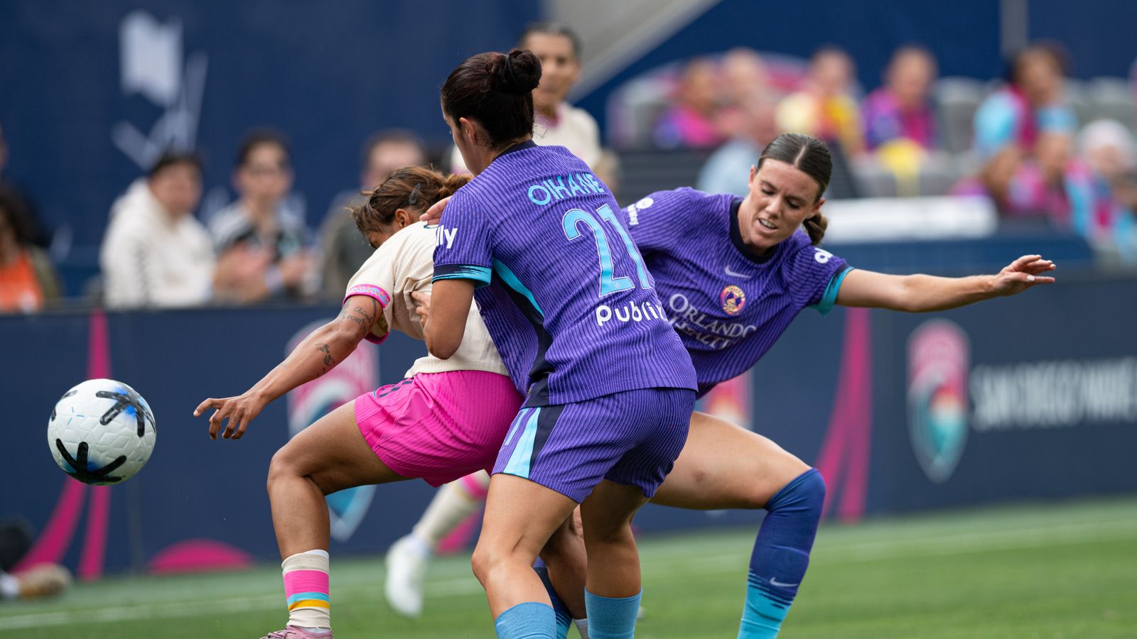 Oihane applies defensive pressure for Orlando Pride