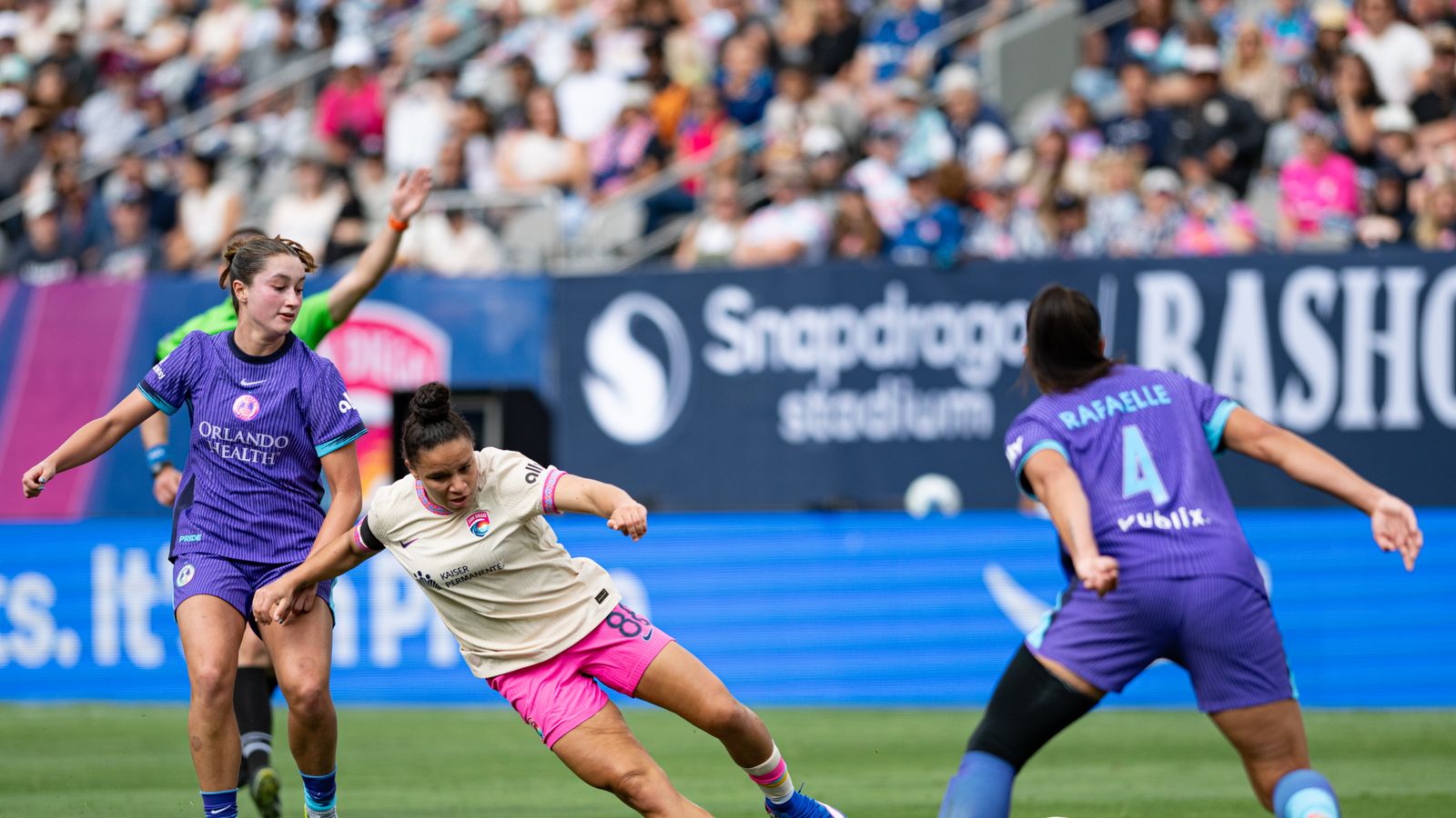 Gabi Portilho gets tripped during intense NWSL match