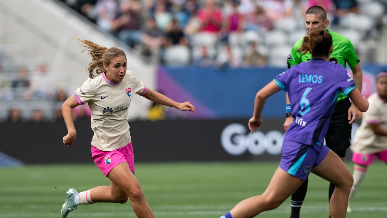 Kimmi Ascanio leads an attack for San Diego Wave