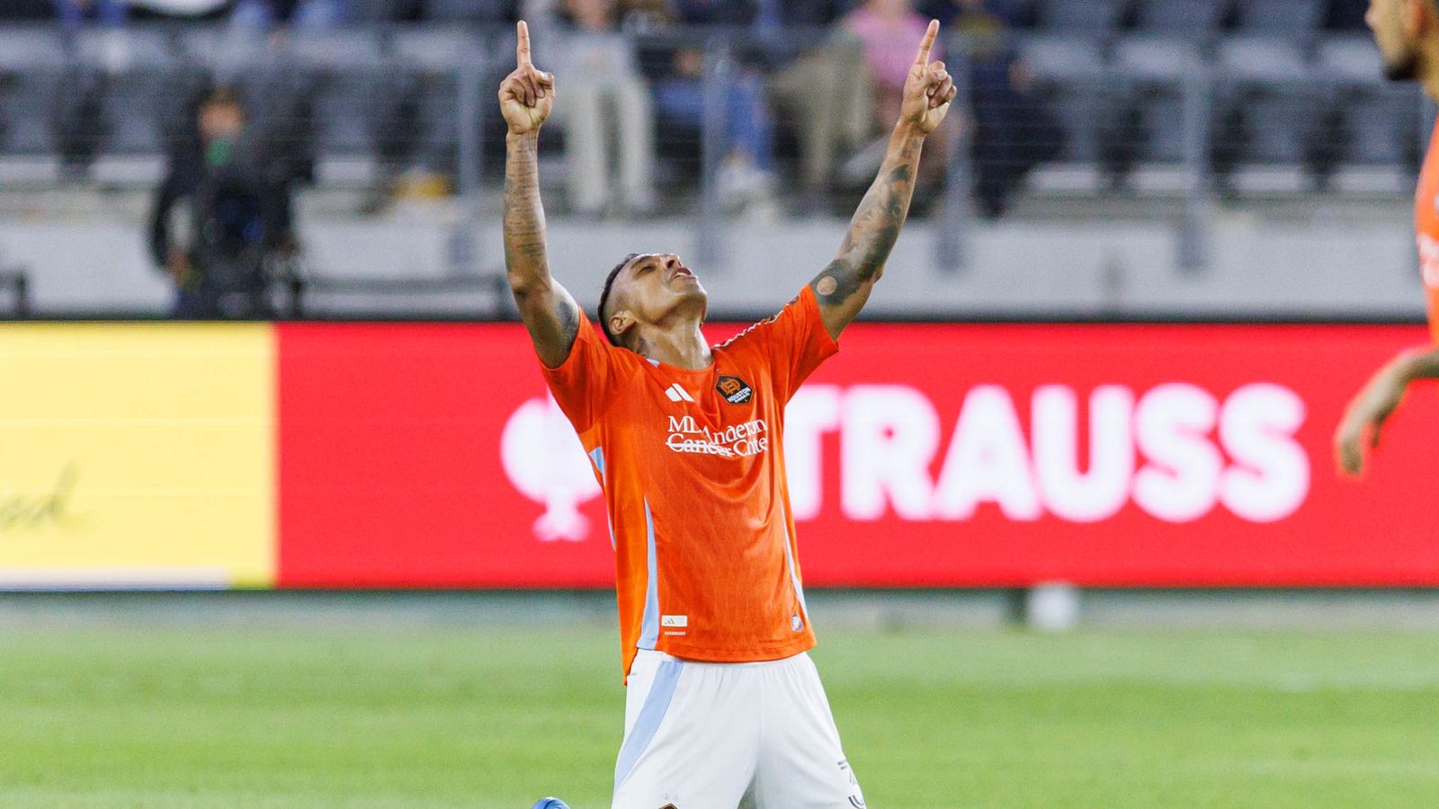 Antônio Carlos #3 of Houston Dynamo FC celebrates a victory over LAFC