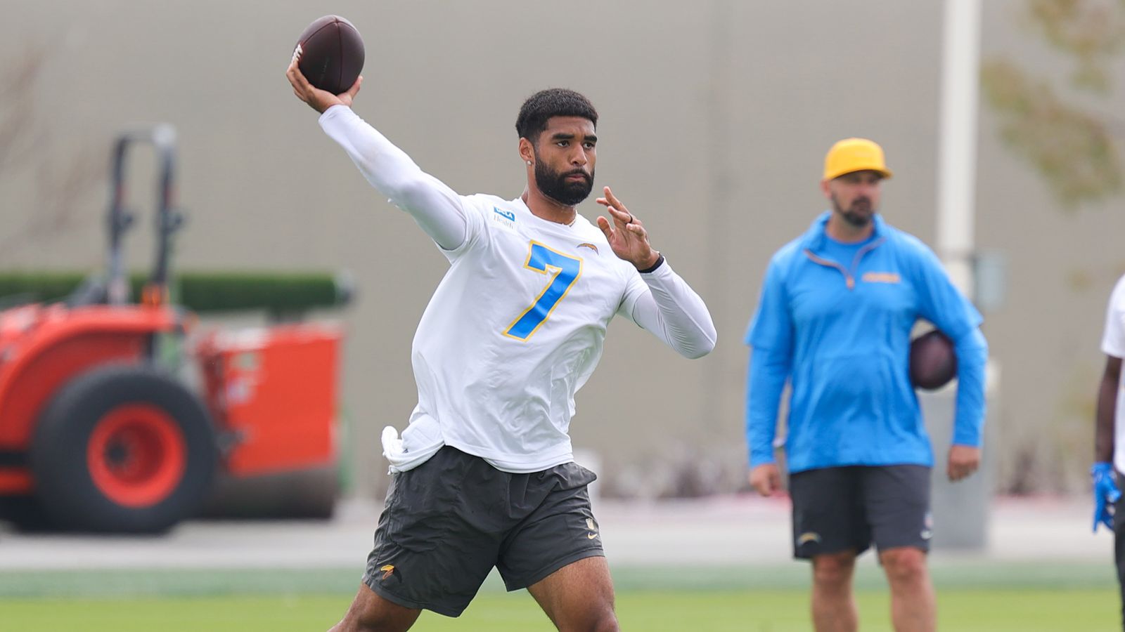 DJ Uiagalelei drills at Chargers OTA, El Segundo, May 11, 2026