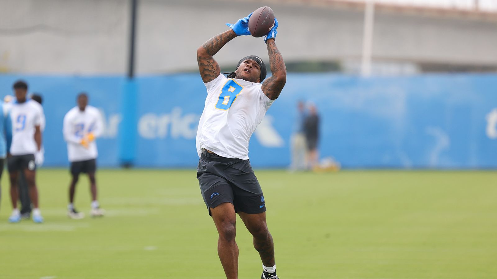 Omarion Hampton catching pass at Chargers OTA, May 11, 2026