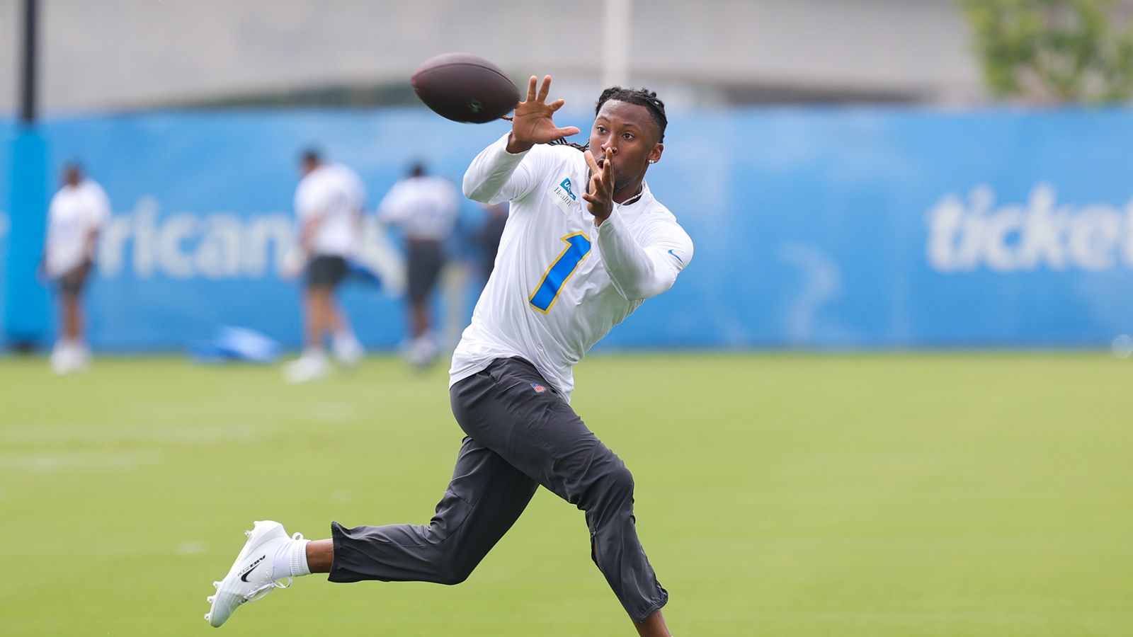 Quentin Johnson in pass-catching action, Chargers OTA, May 8, 2026