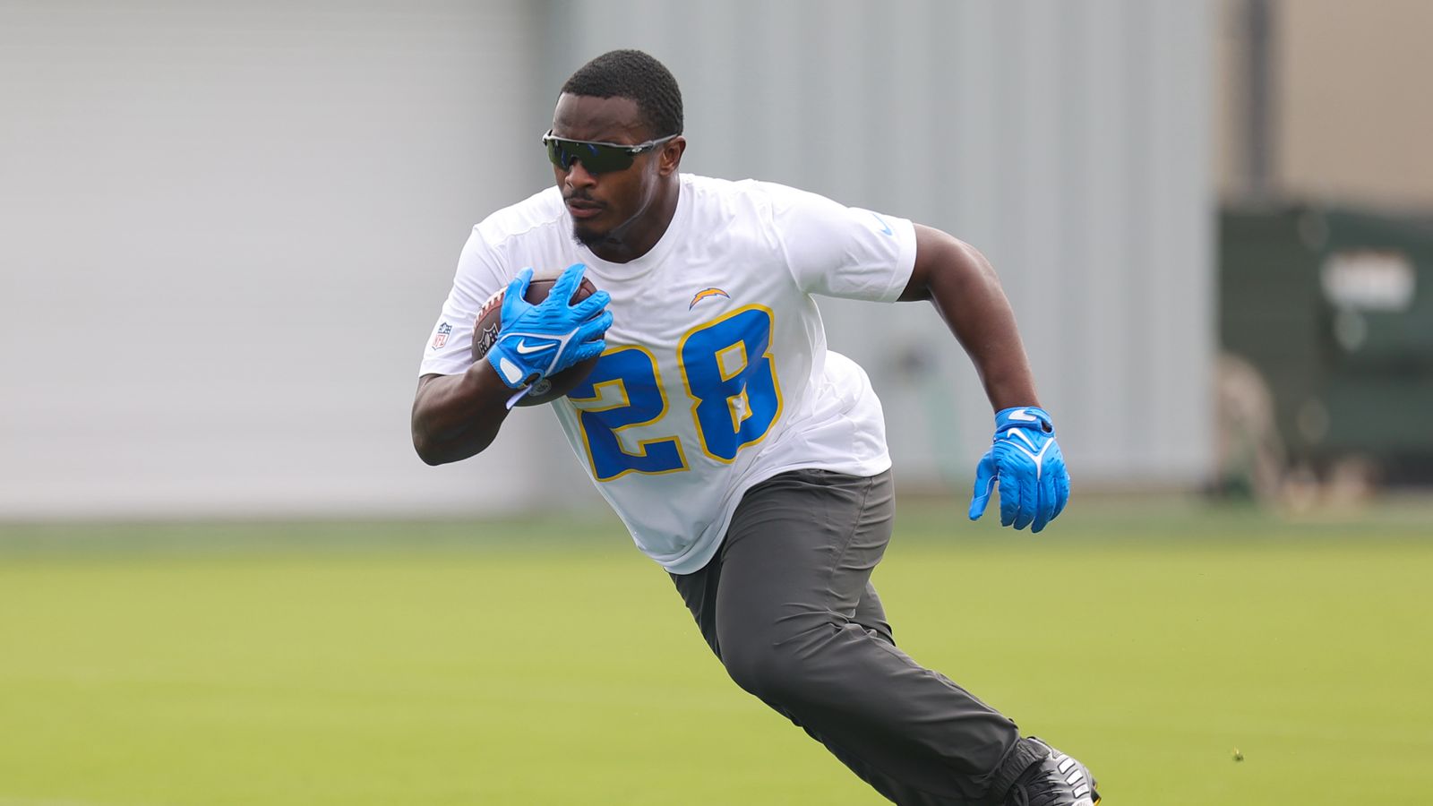 Kimani Vidal participates in Chargers OTA drills, May 8, 2026