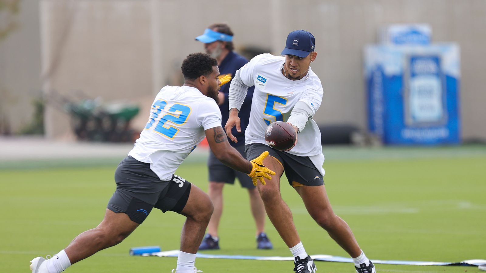 Trey Lance hands off to Jaret Patterson, Chargers OTA, May 11, 2026