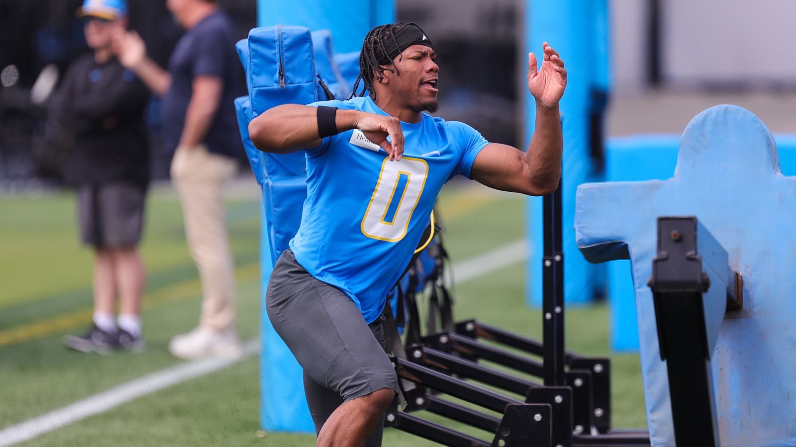 Daiyan Henley drills at Chargers OTA, May 11, 2026
