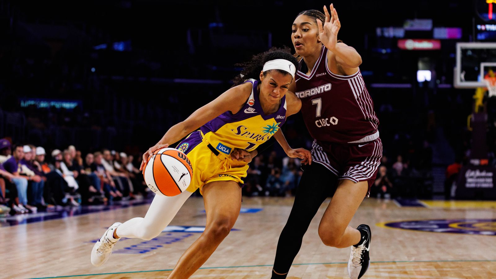 Rae Burrell drives with the ball in a WNBA game against the Tempo.
