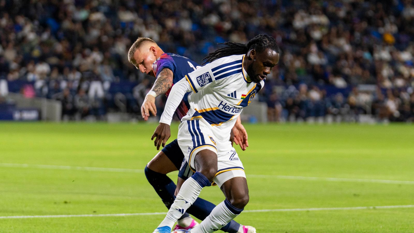 Joseph Paintsil wins possession for Galaxy against Dynamo