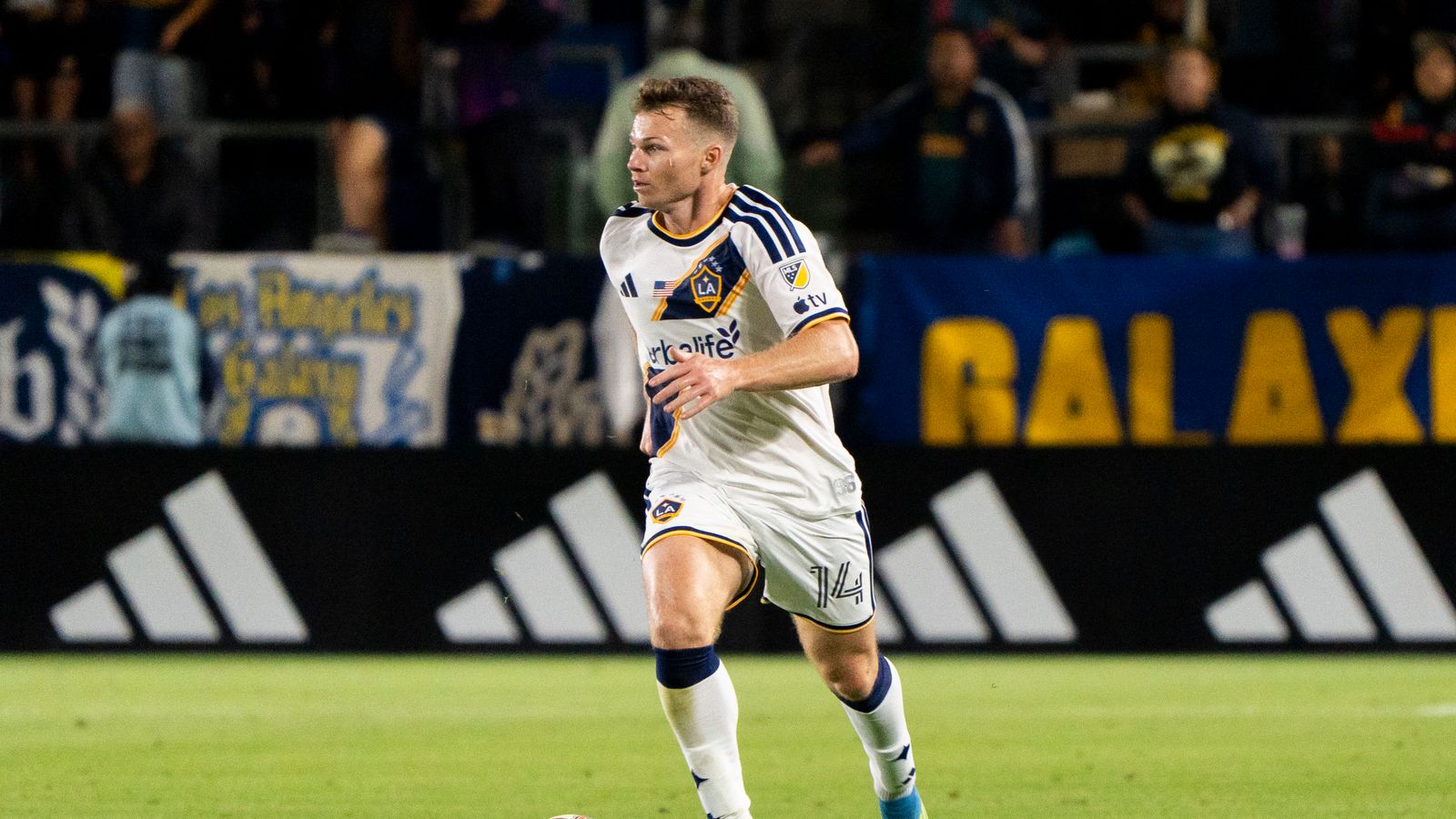 John Nelson pushes forward in LA Galaxy's clash with Dynamo