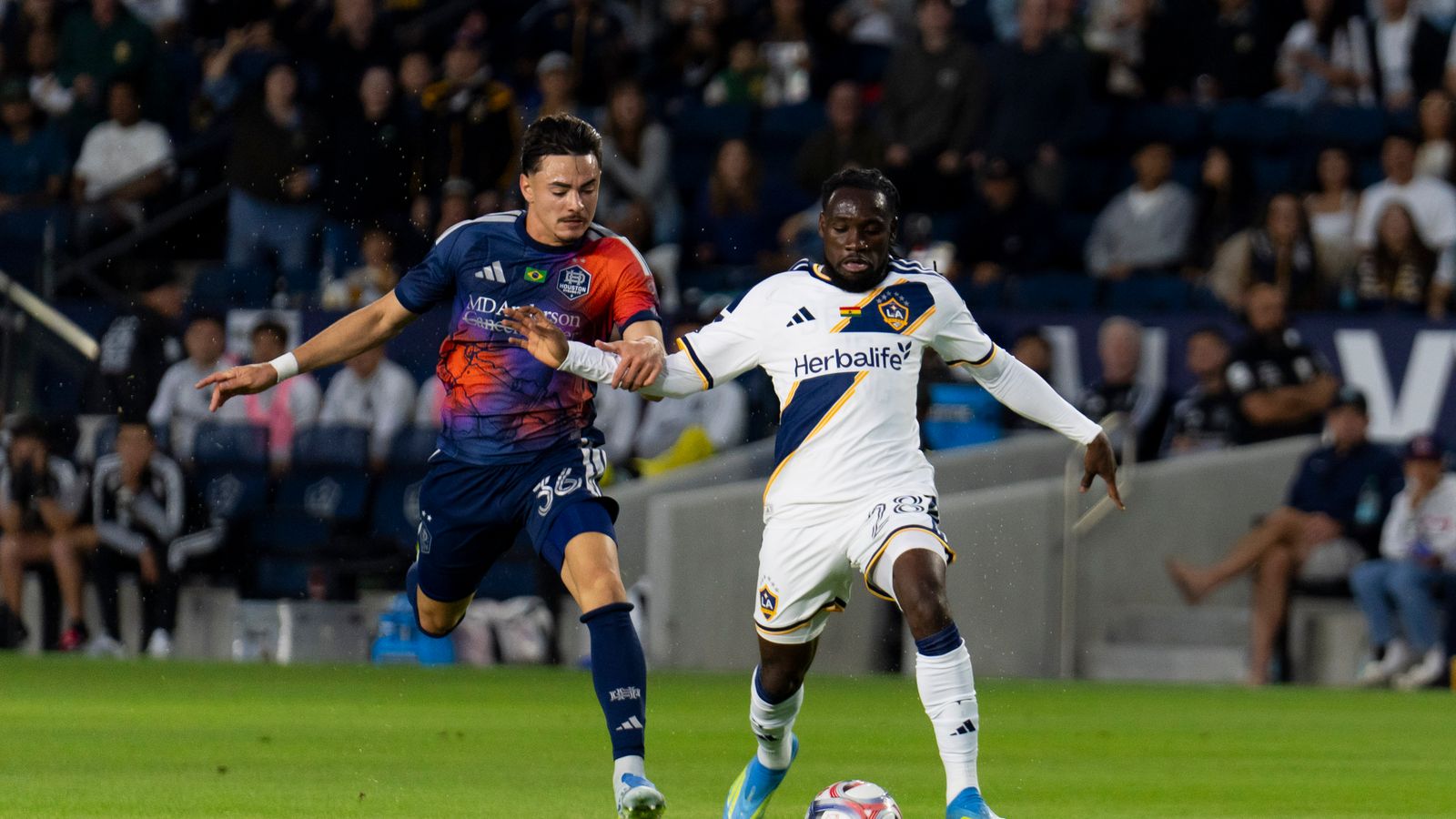Joseph Paintsil outmaneuvers defender in MLS game