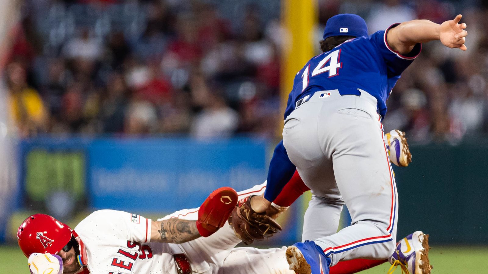 Zach Neto caught stealing by Justin Foscue in Anaheim