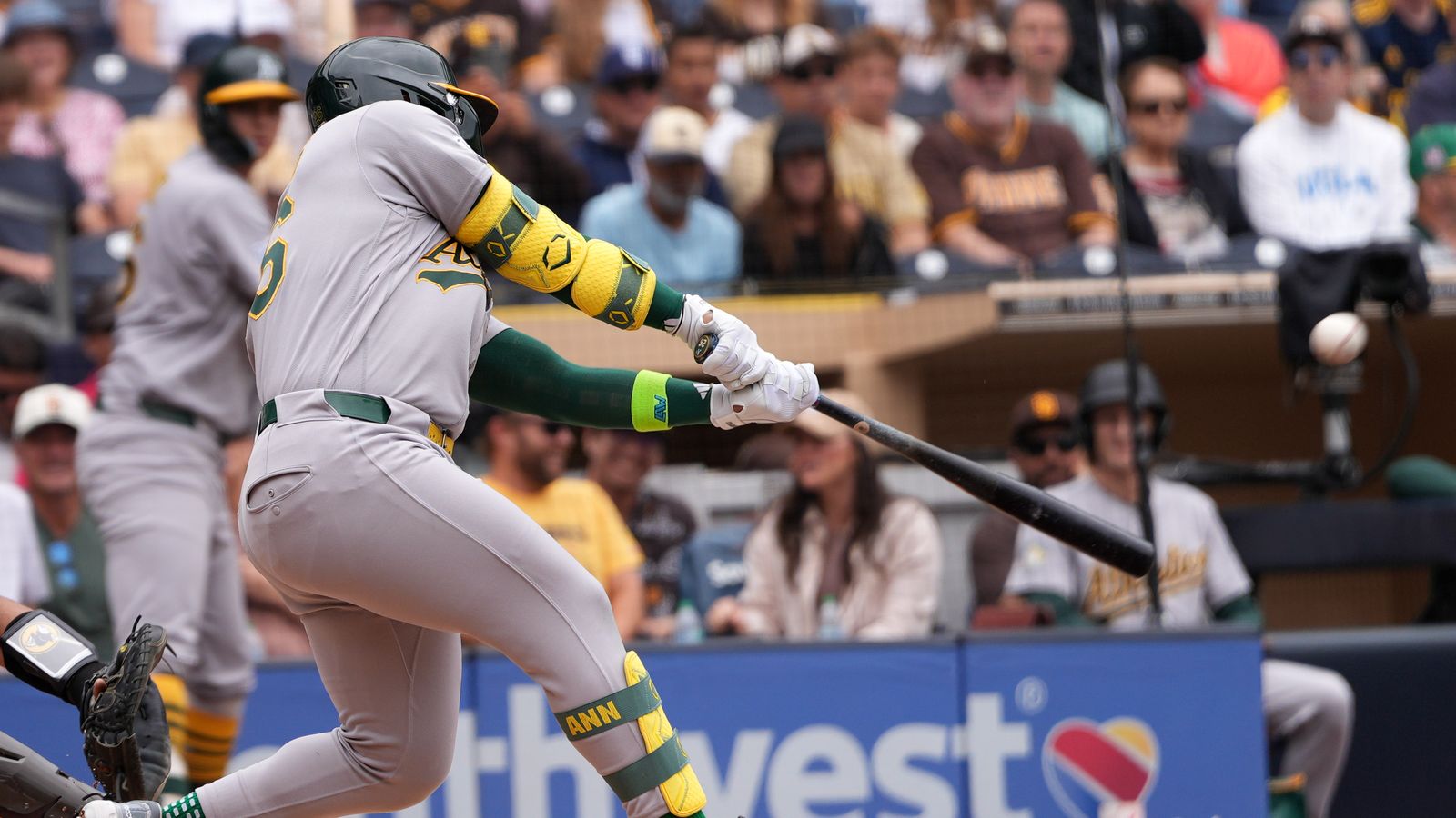 Carlos Cortes hits a home run against the Padres
