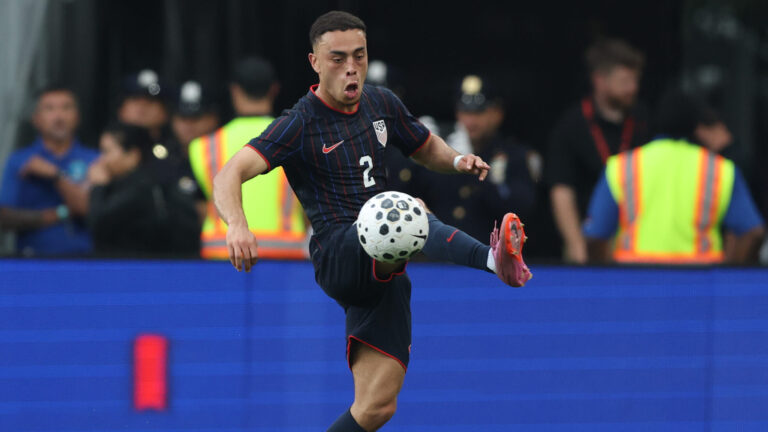 9. Sergiño Dest | Right Back