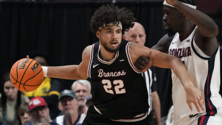 25. Allen Graves | PF | Santa Clara