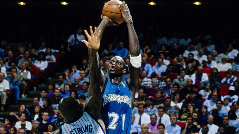 8. Kevin Garnett (2003-04) | Forward