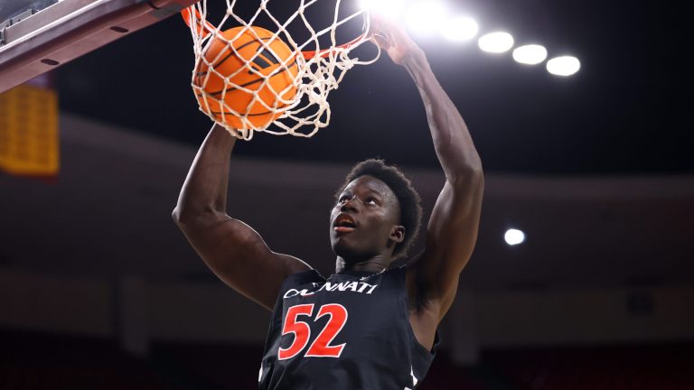 28) Detroit Pistons: C Moustapha Thiam, Michigan