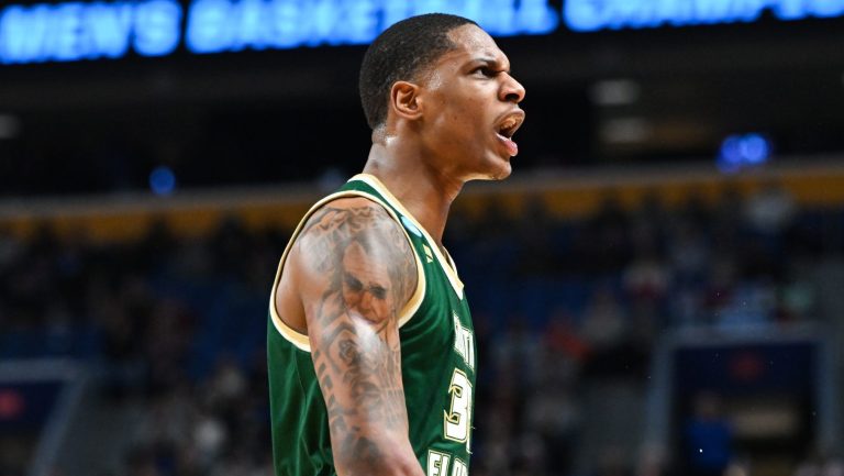 45) Sacramento Kings: F Izaiyah Nelson USF