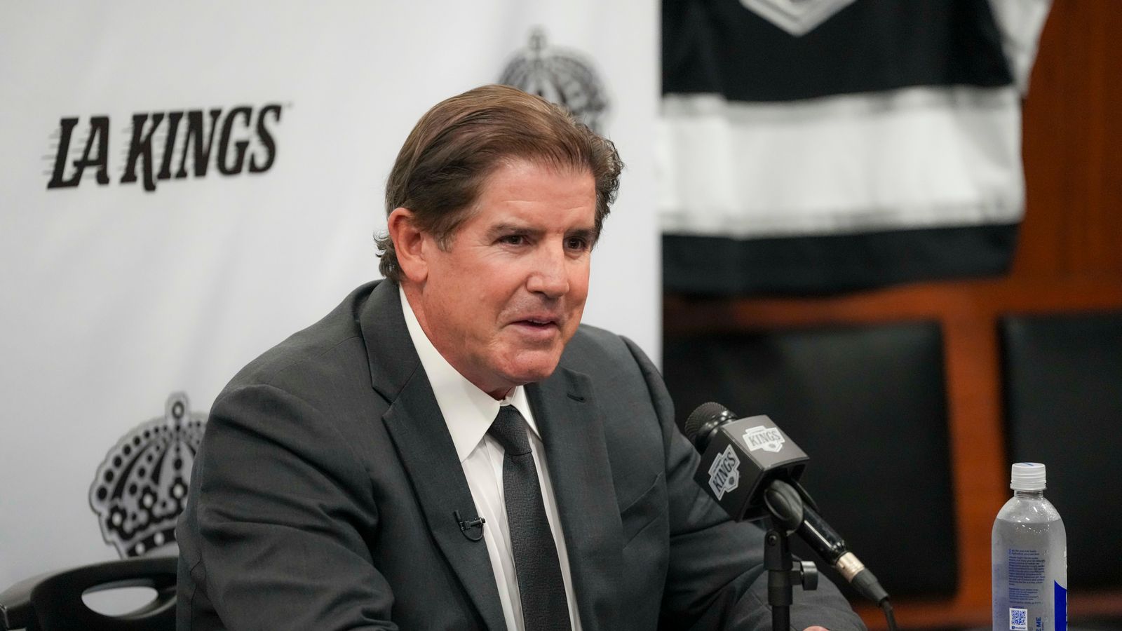 Peter Laviolette responds to press at introduction event.