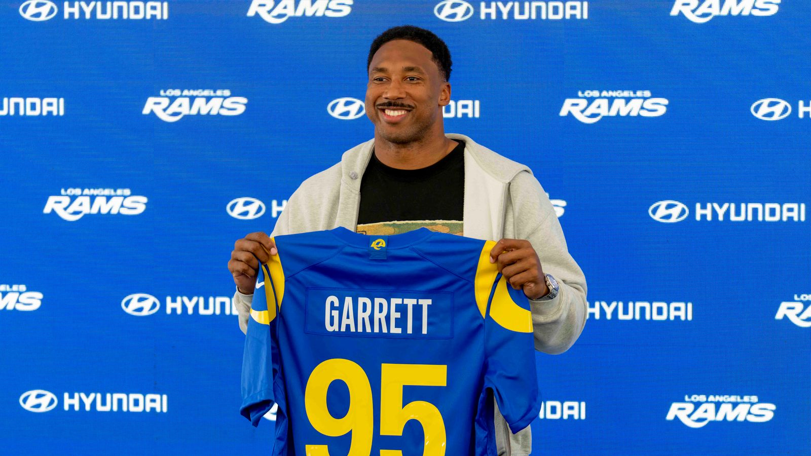 Myles Garrett poses with jersey post Rams OTA, June 2, 2026