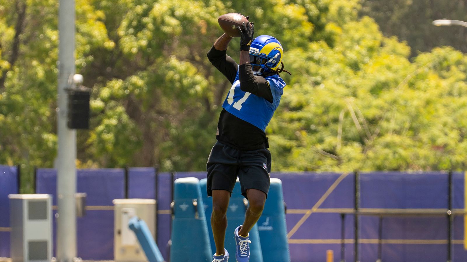 Davante Adams makes a leaping catch at Rams OTA, June 2, 2026