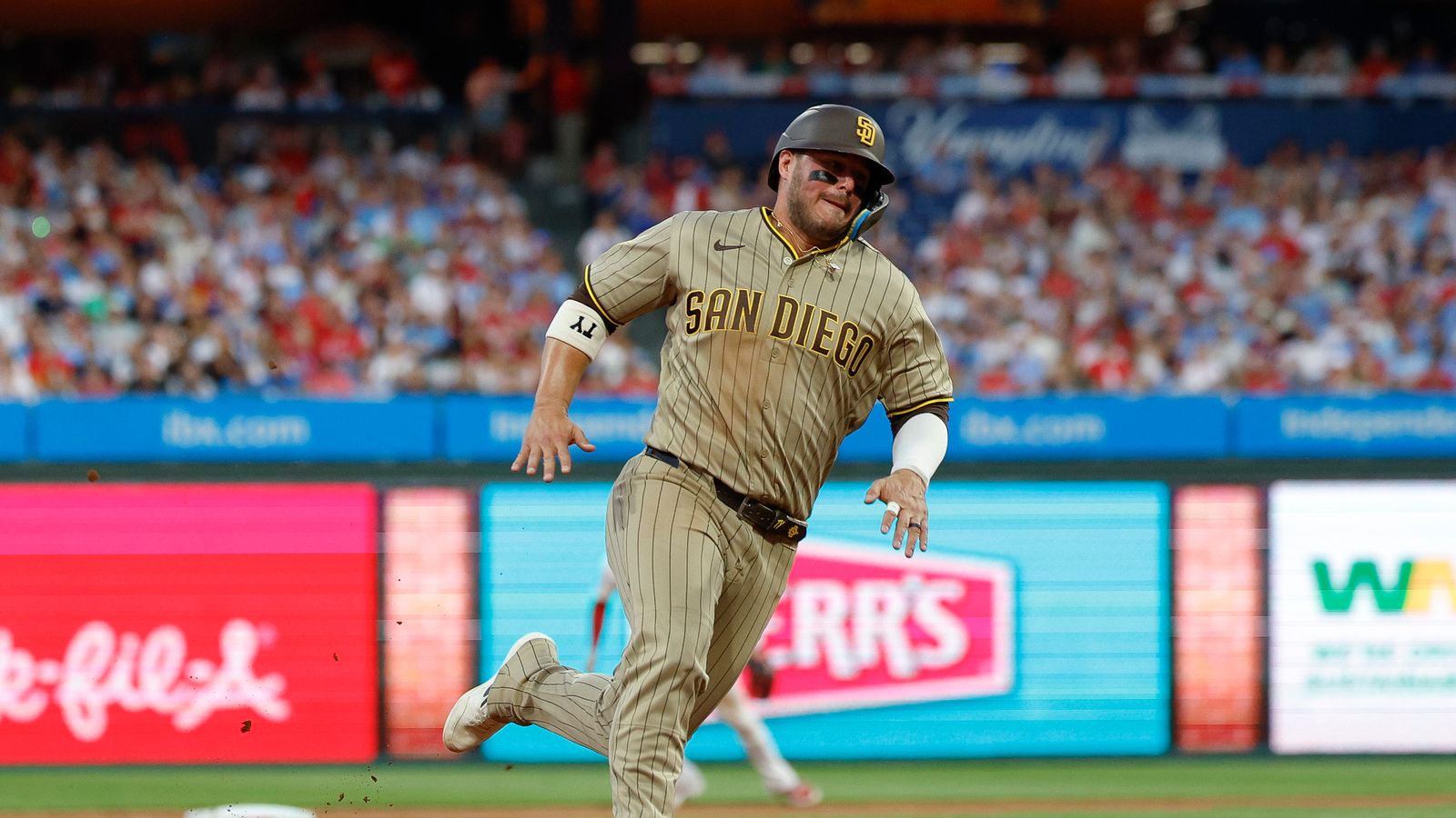 Ty France scores at Citizens Bank Park